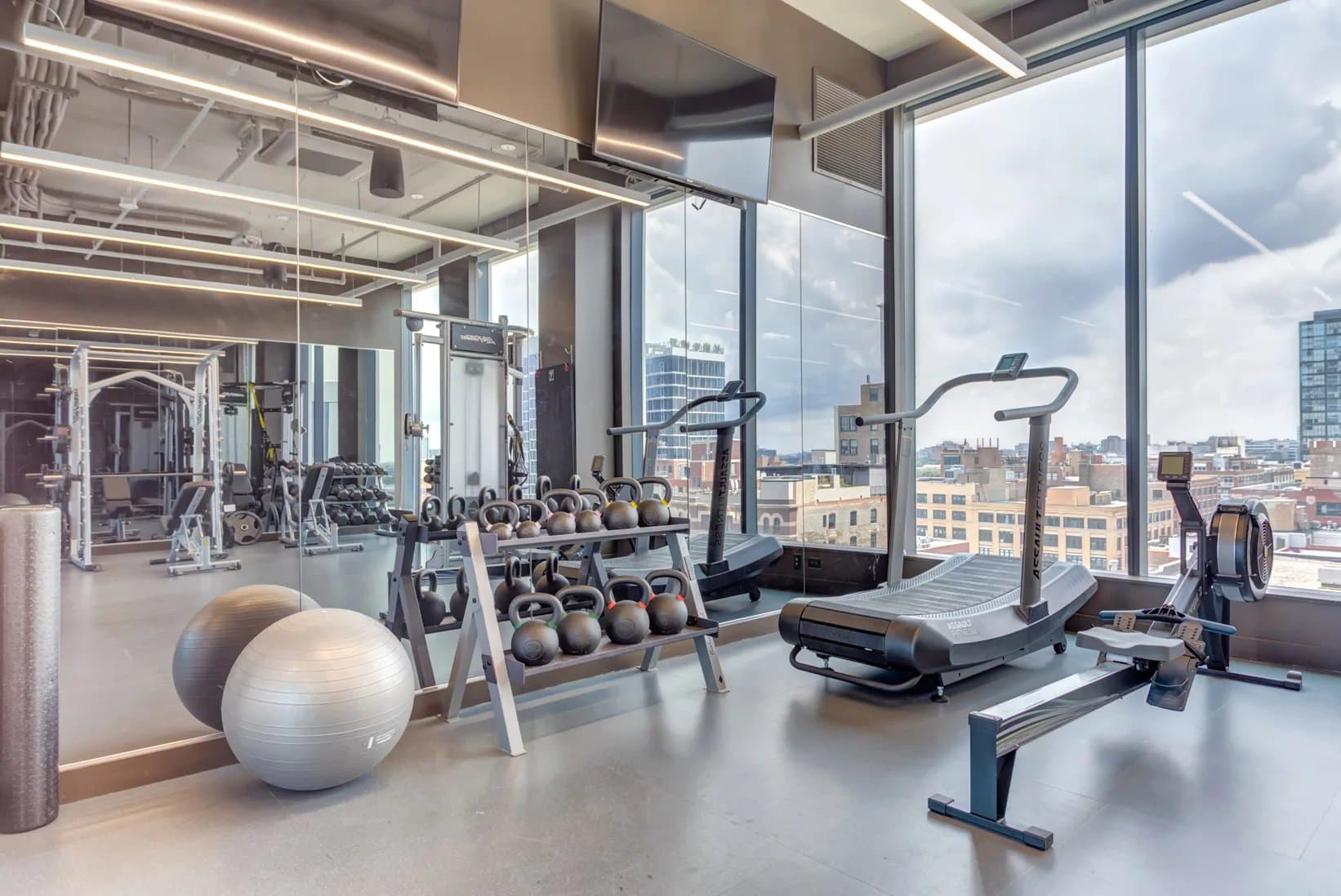 Chicago Condo: 839 W Van Buren St