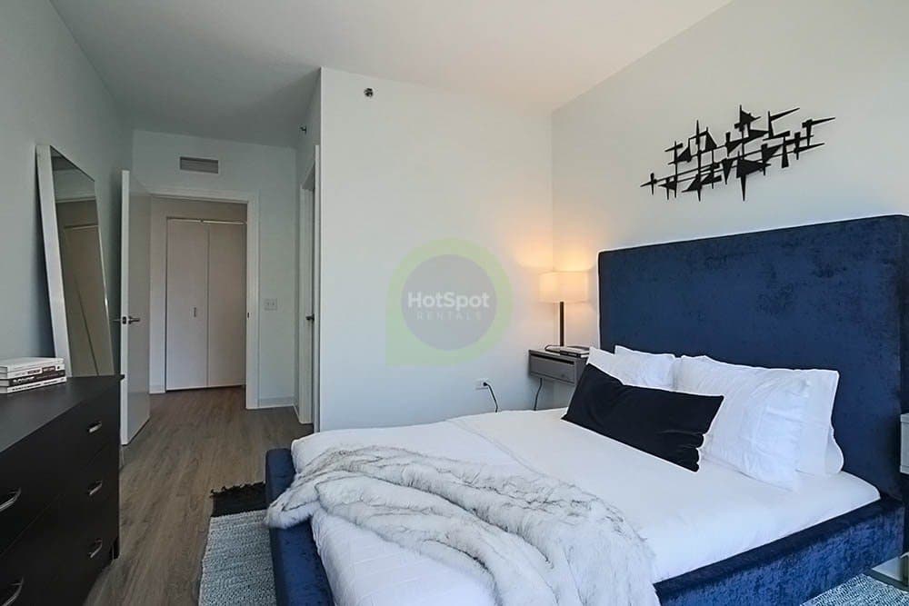 Chicago Condo: 839 W Van Buren St