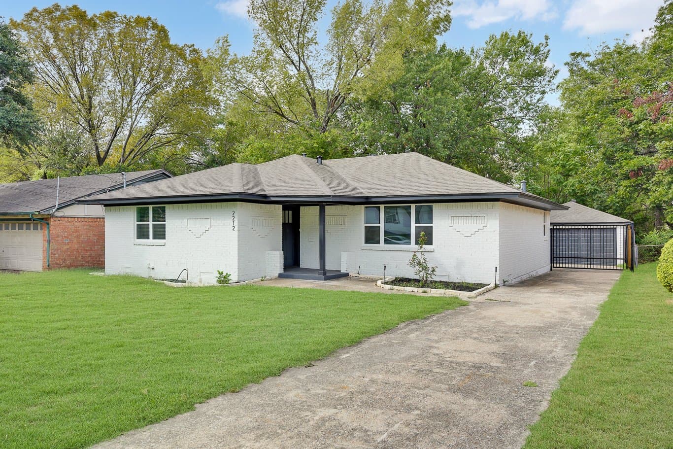 Dallas House: 2212 Larry Drive