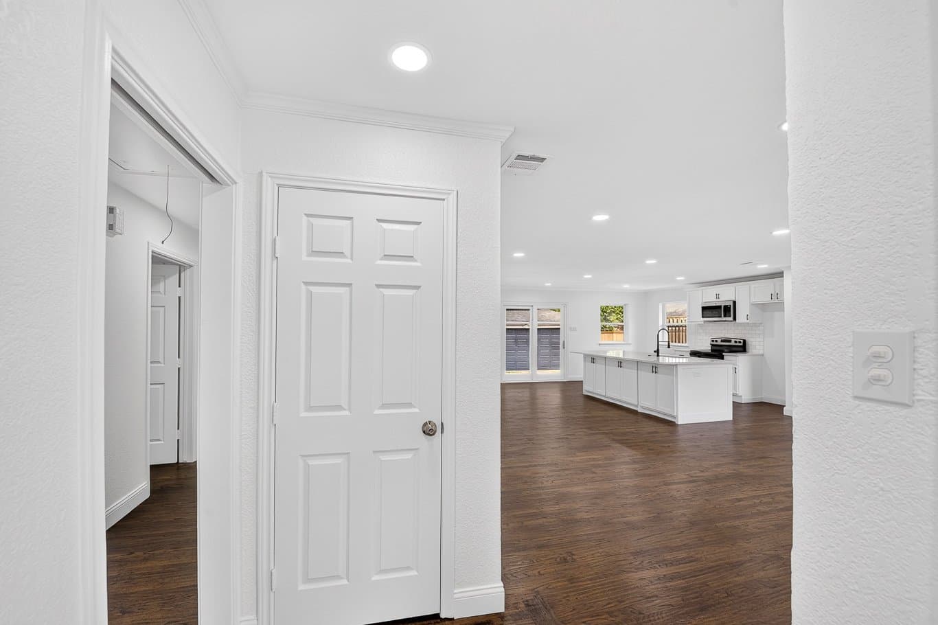 Dallas House: 2212 Larry Drive