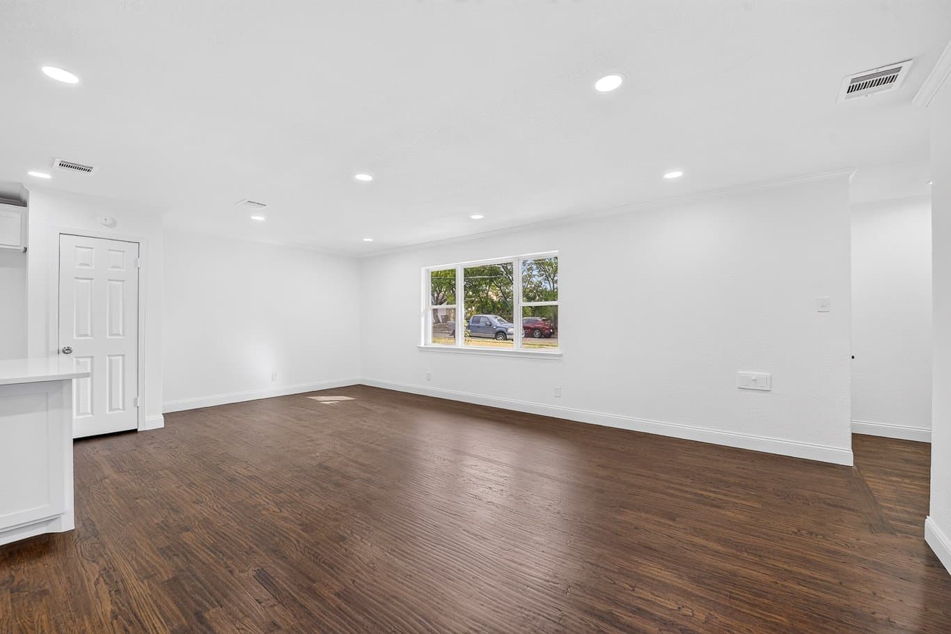 Dallas House: 2212 Larry Drive