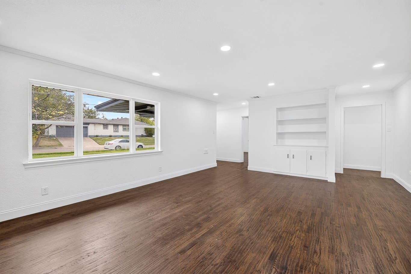 Dallas House: 2212 Larry Drive