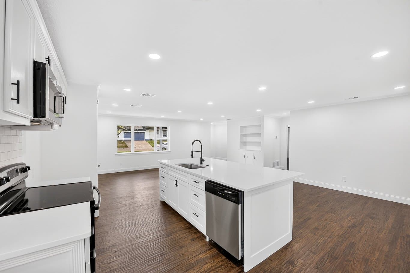 Dallas House: 2212 Larry Drive