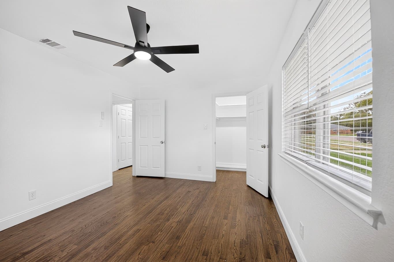 Dallas House: 2212 Larry Drive
