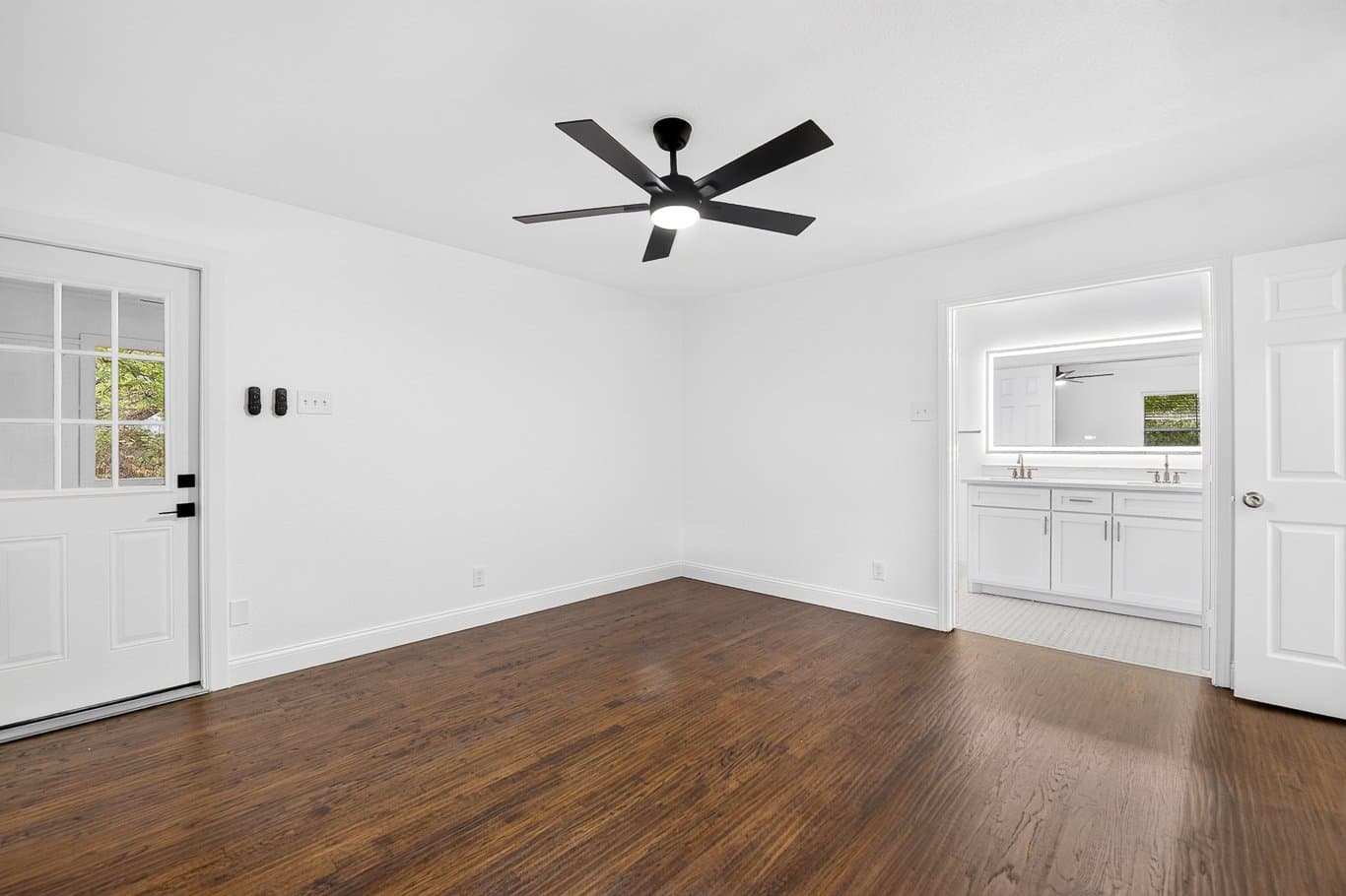 Dallas House: 2212 Larry Drive