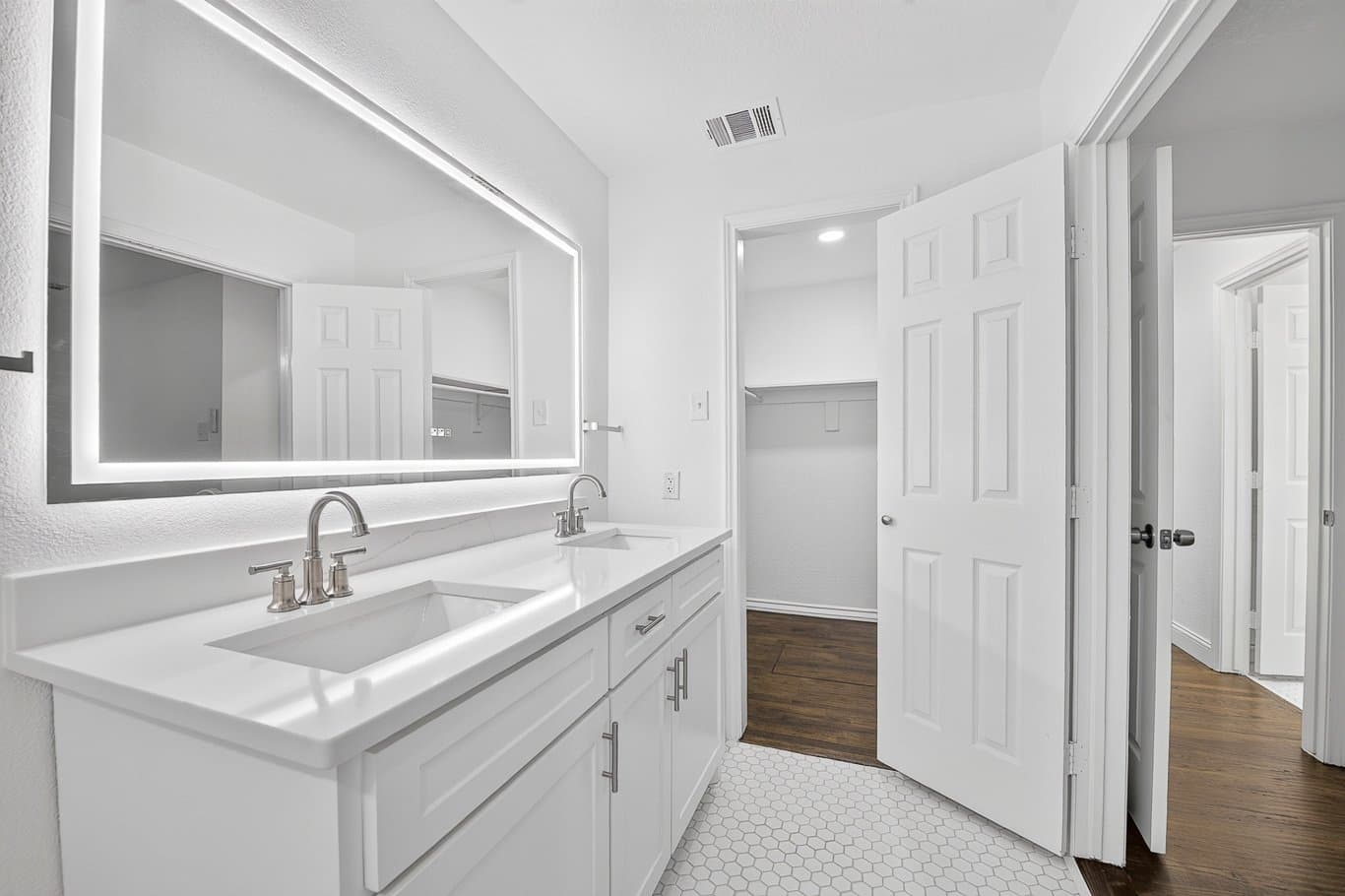 Dallas House: 2212 Larry Drive