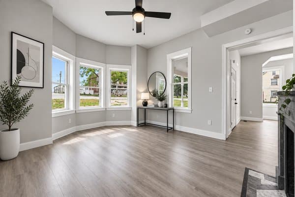 Warrenton House: 216 E Walton St