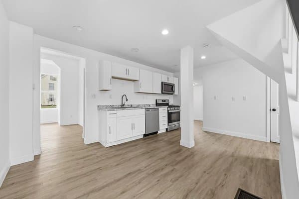 Warrenton House: 216 E Walton St