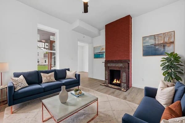 Warrenton House: 216 E Walton St