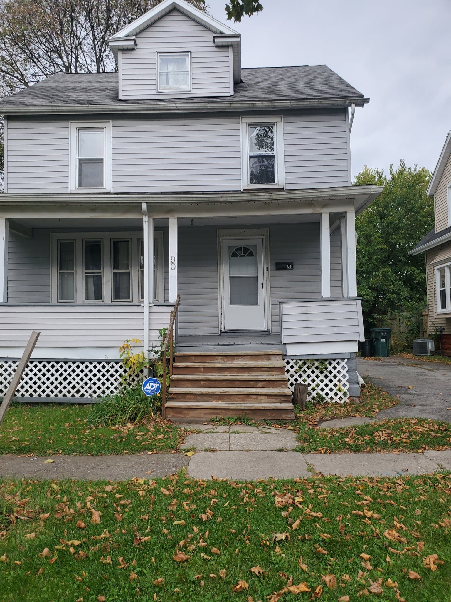 Rochester House: 90 Hollenbeck St