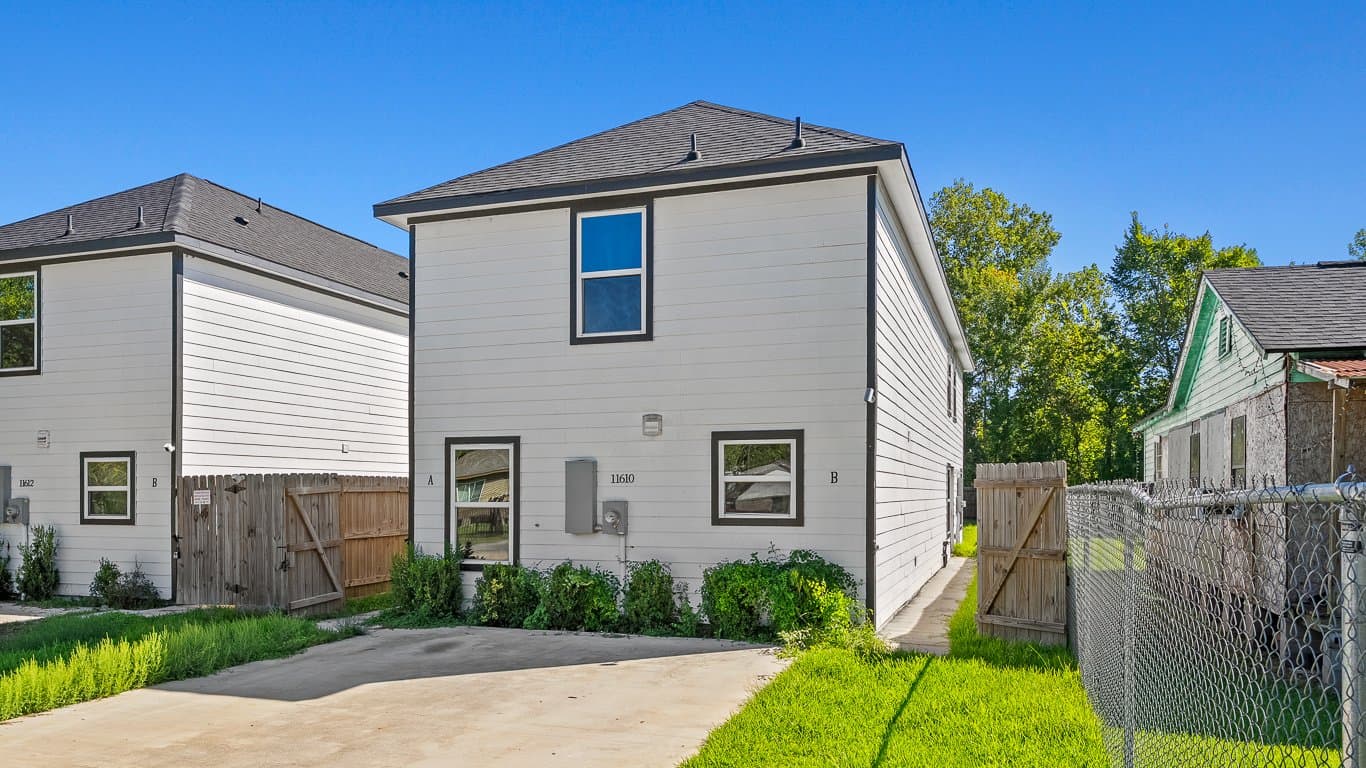 Houston Multiplex: 11610 Danford Ln
