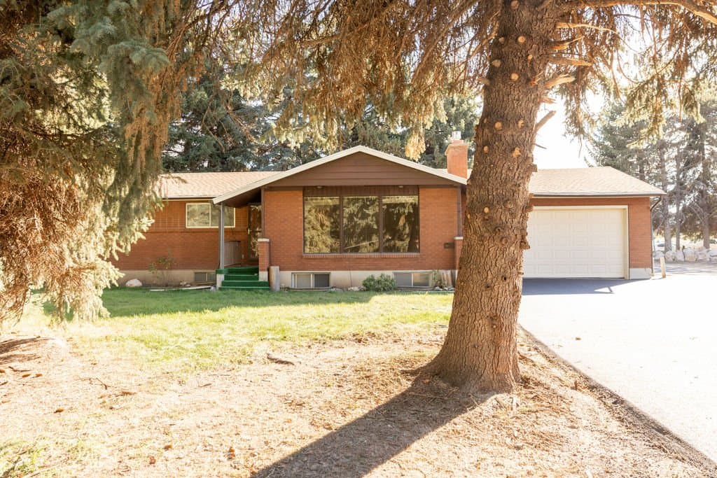 Huntsville House: 916 S 6800 E
