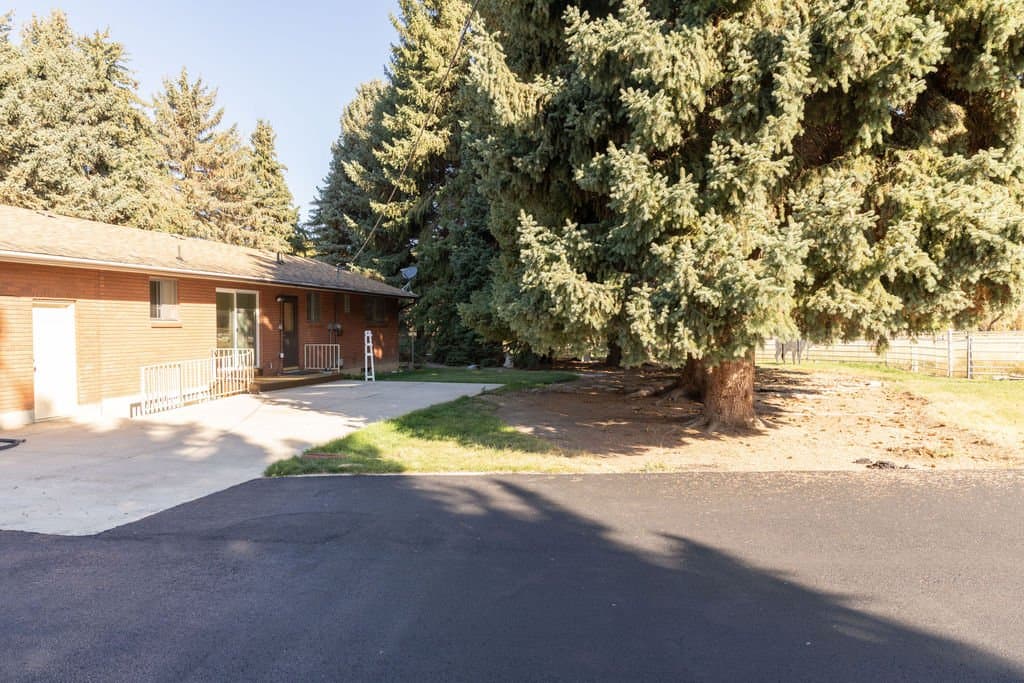 Huntsville House: 916 S 6800 E