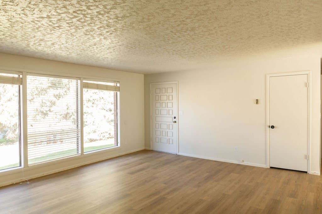 Huntsville House: 916 S 6800 E