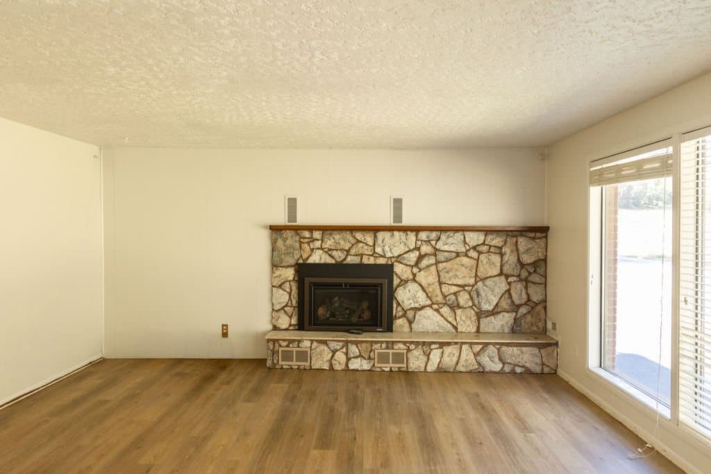 Huntsville House: 916 S 6800 E