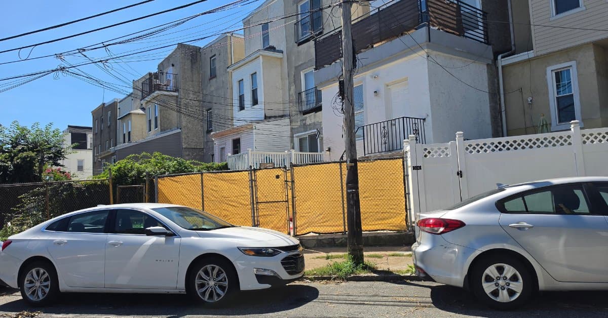 Philadelphia Townhome: 637 N 32nd St