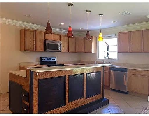 Diberville House: 656 Orchard Dr