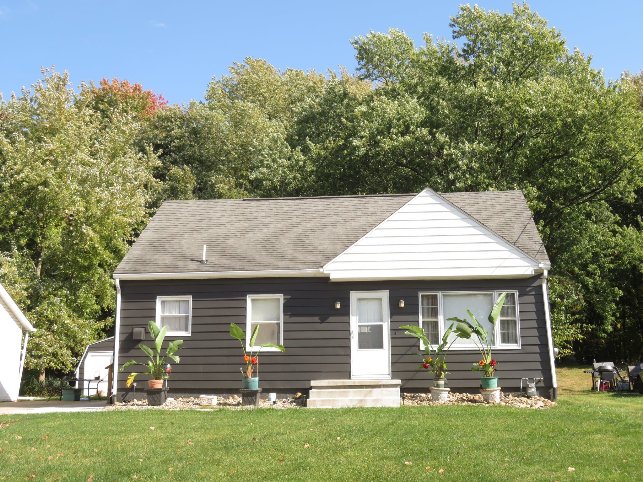 Akron House: 1615 Hyde Park Ave