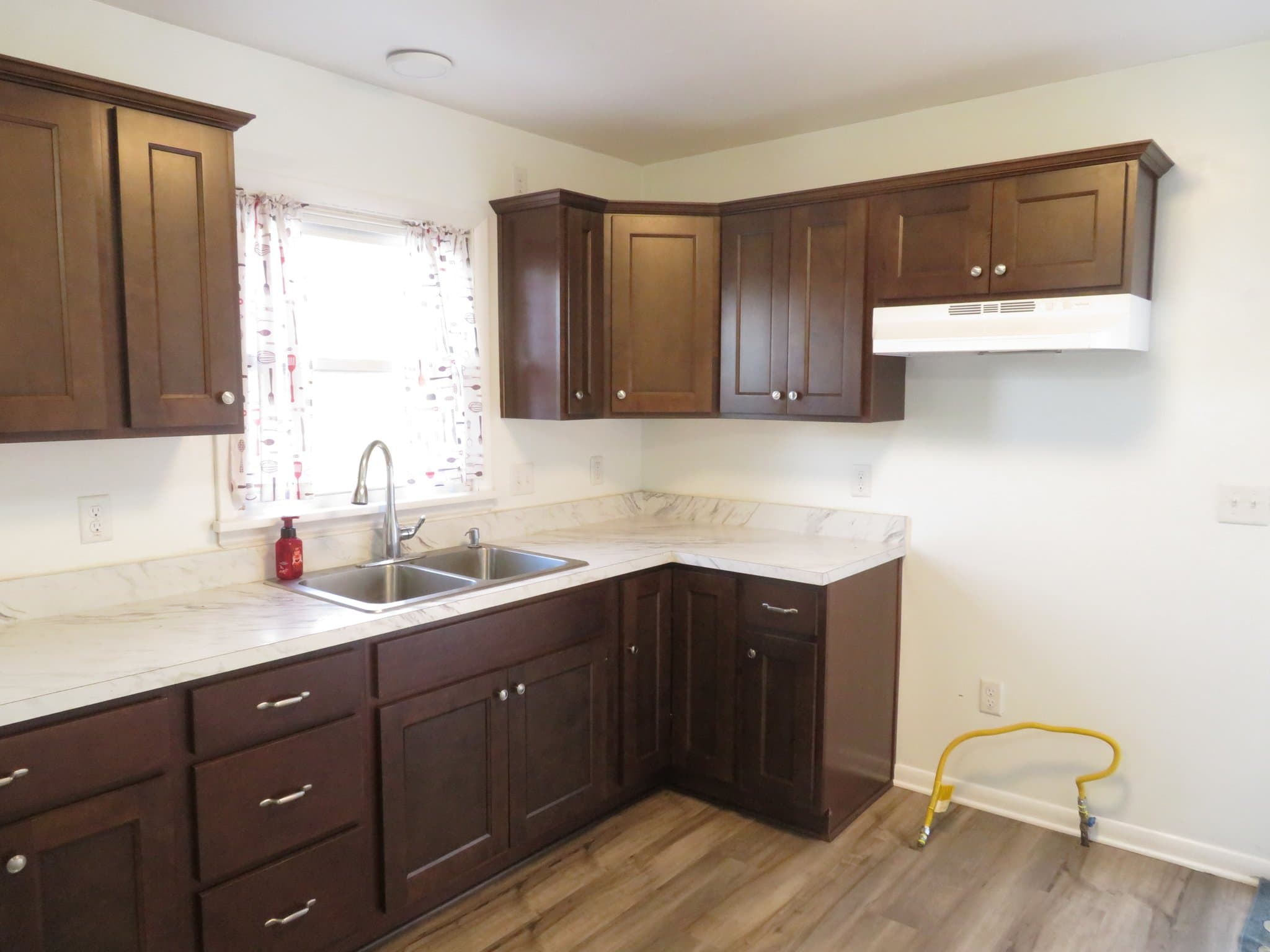 Akron House: 1615 Hyde Park Ave