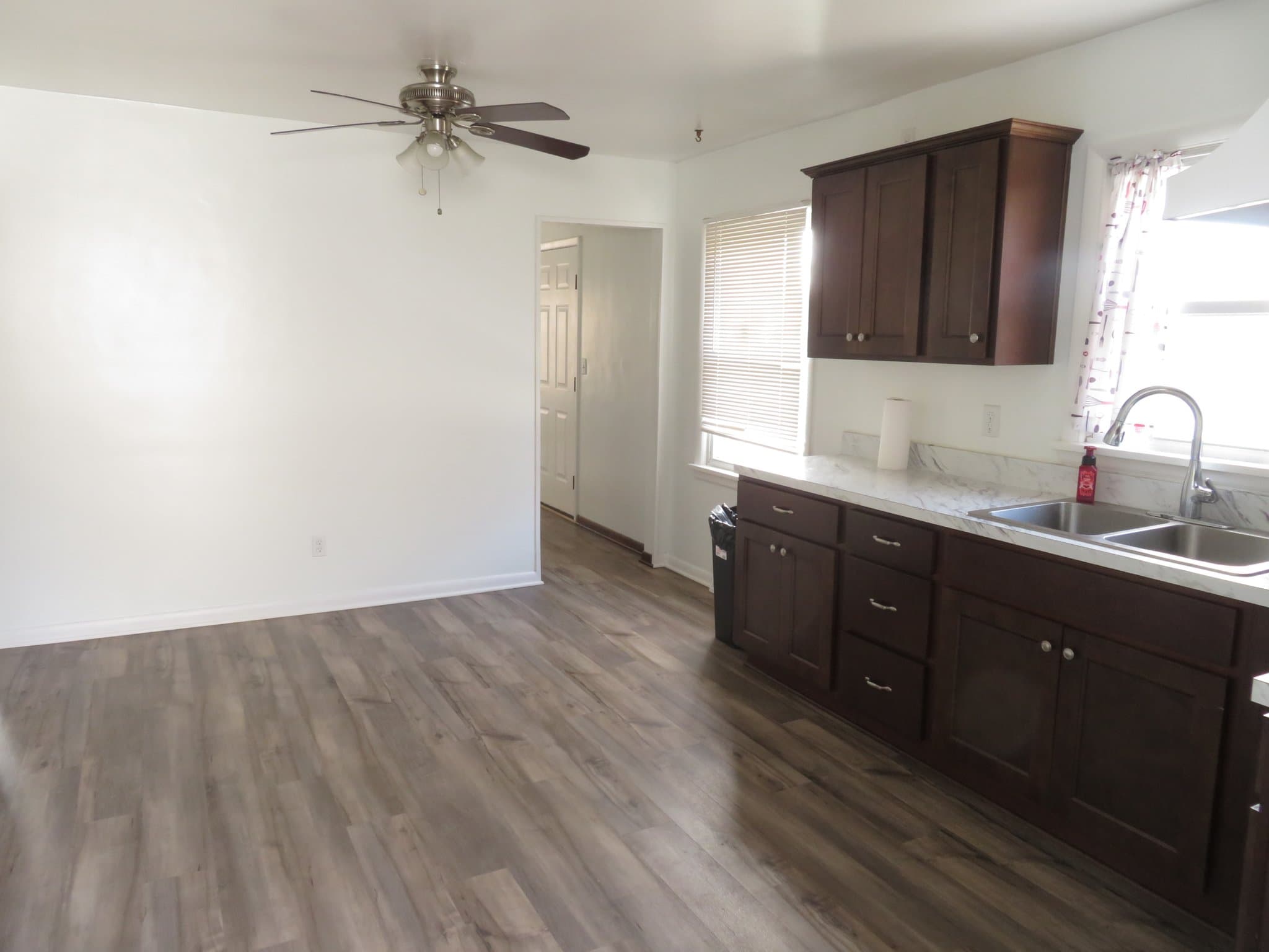 Akron House: 1615 Hyde Park Ave