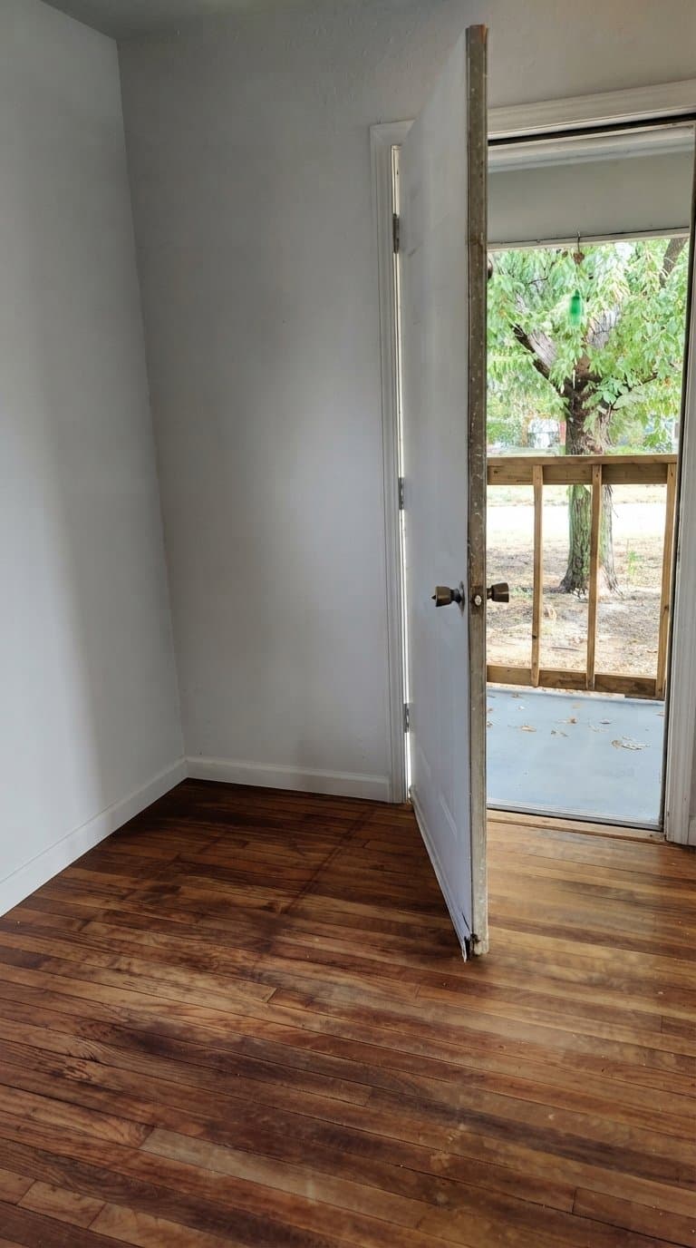 Chickasha House: 1704 S 8th St