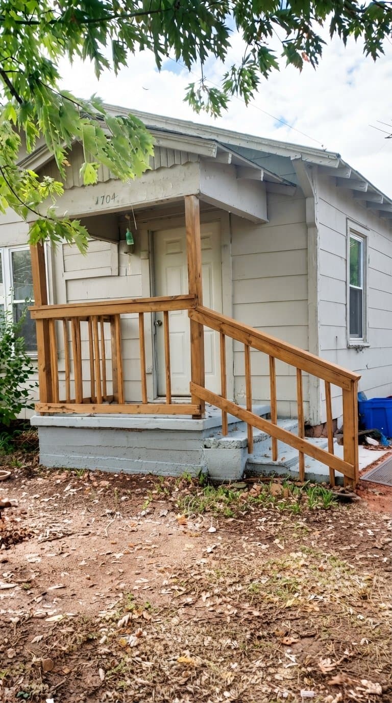 Chickasha House: 1704 S 8th St