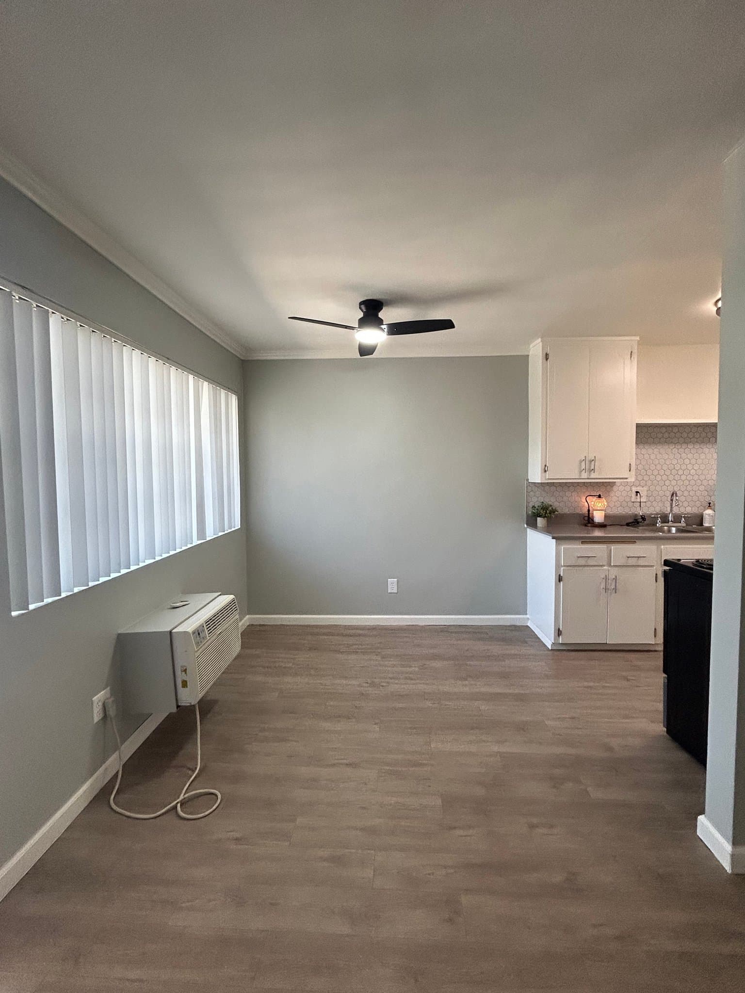Canoga Park Apartment: 8820 Topanga Canyon Blvd Apt 9
