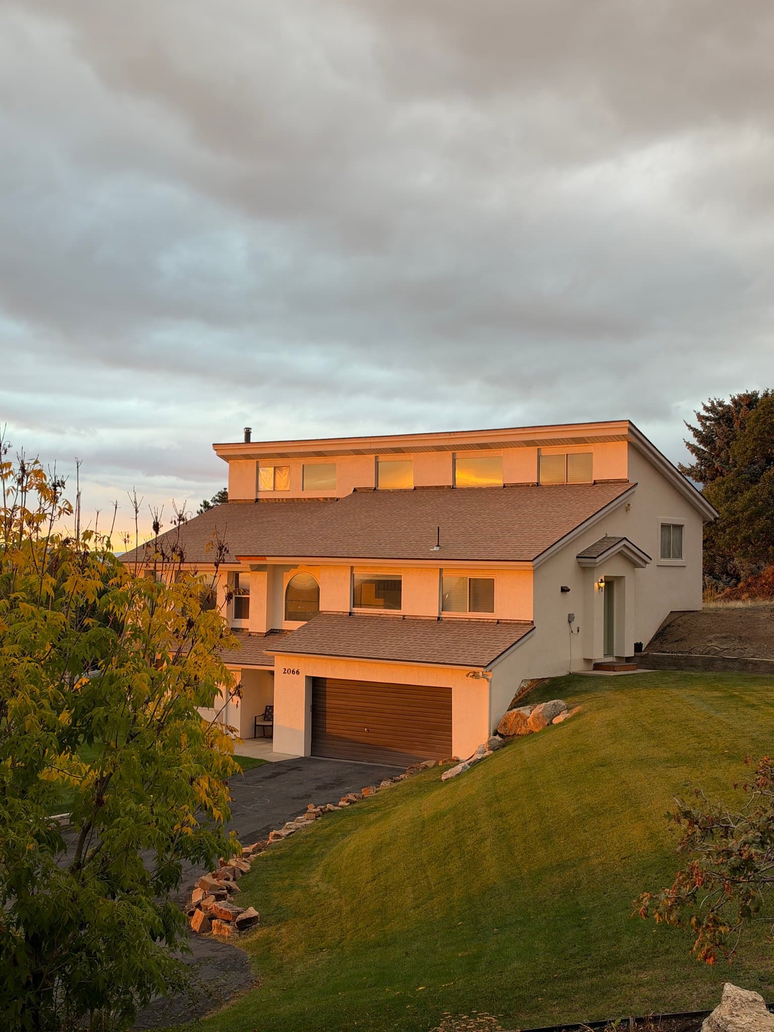 Provo House: 2066 N 1220 E