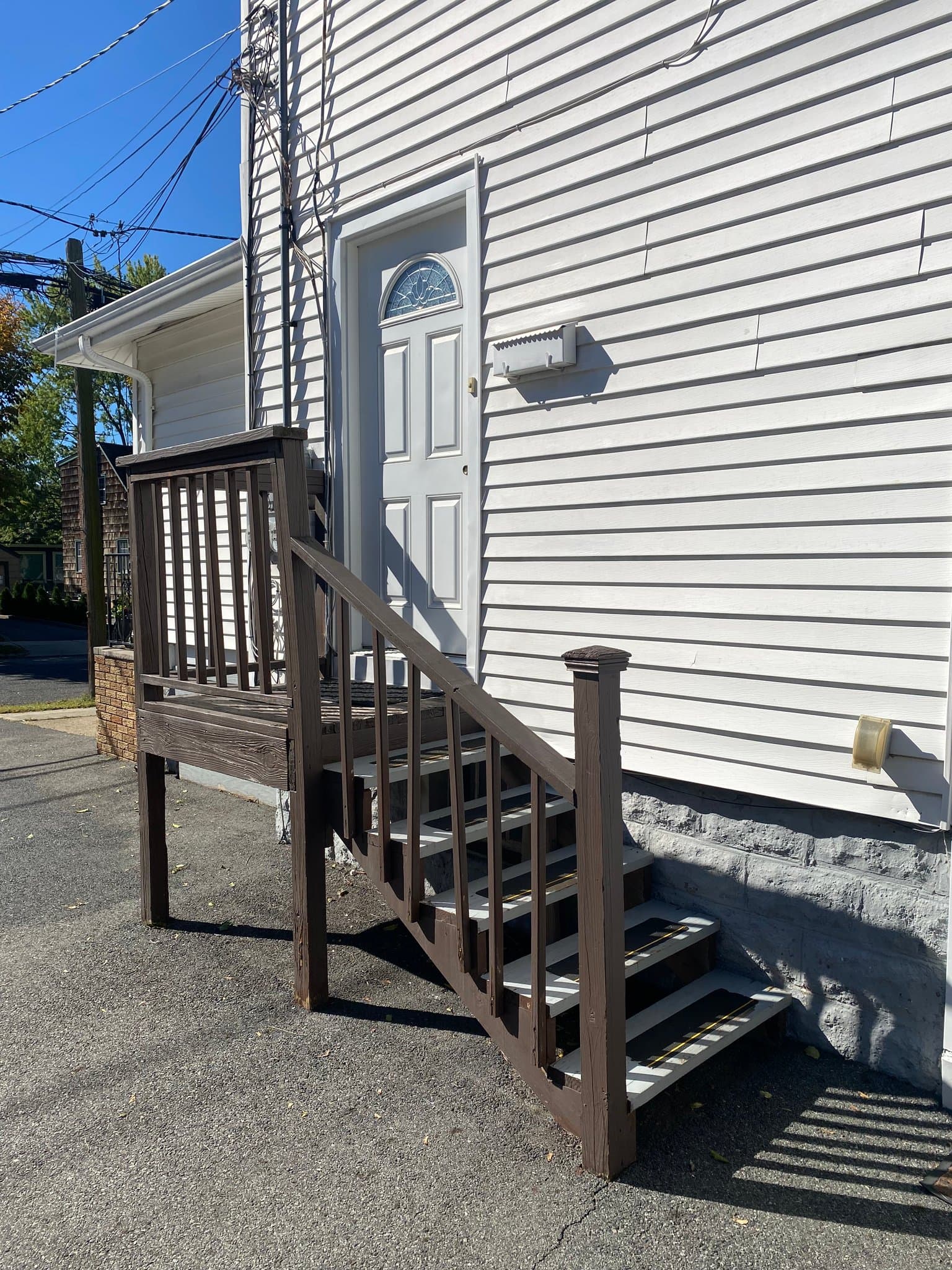 Dumont House: 56 Dumont Ave