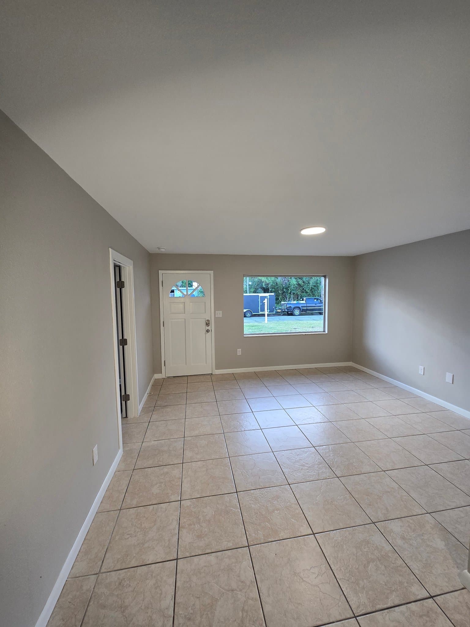 Melbourne House: 1857 Glenwood Dr