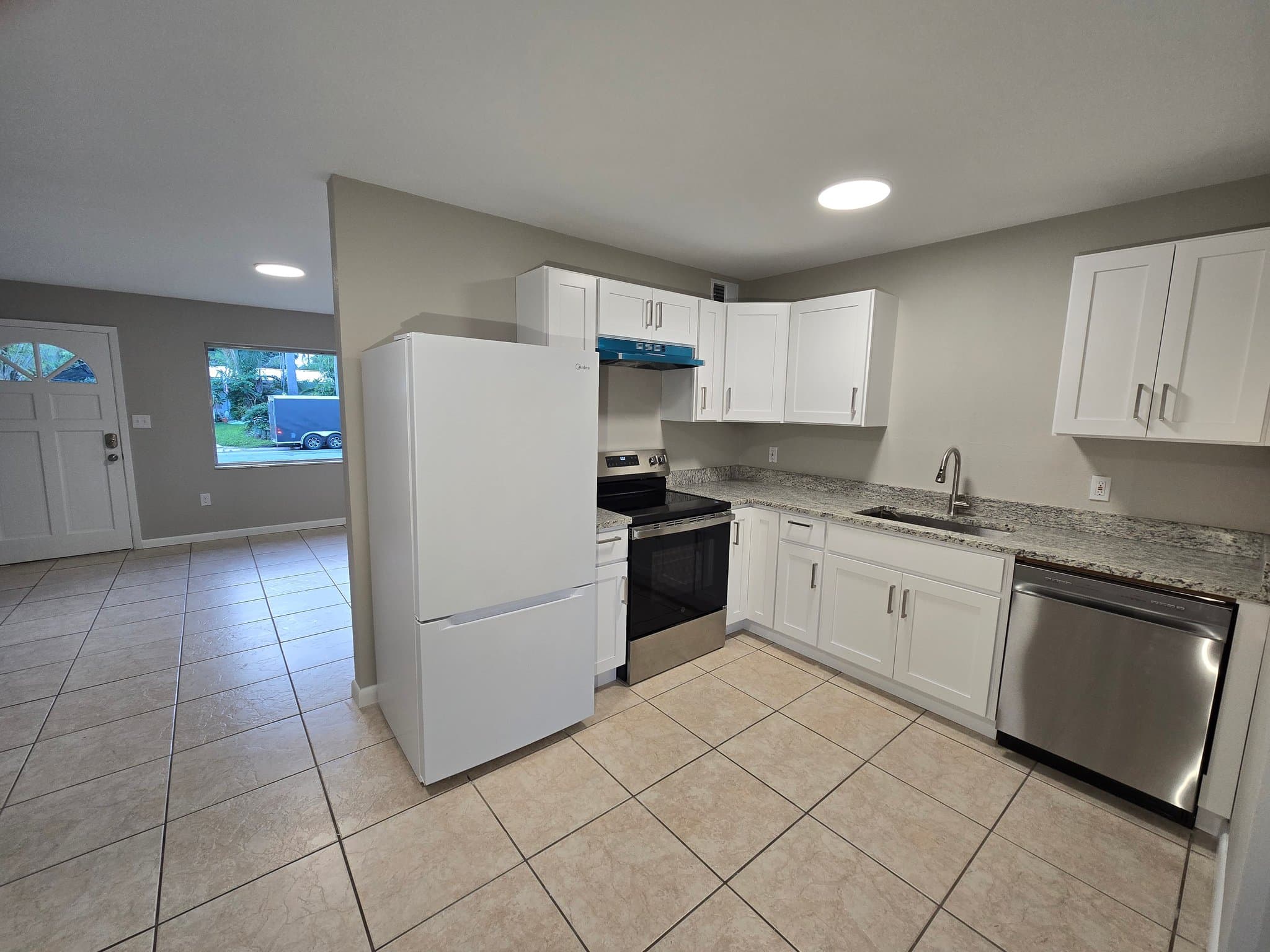 Melbourne House: 1857 Glenwood Dr