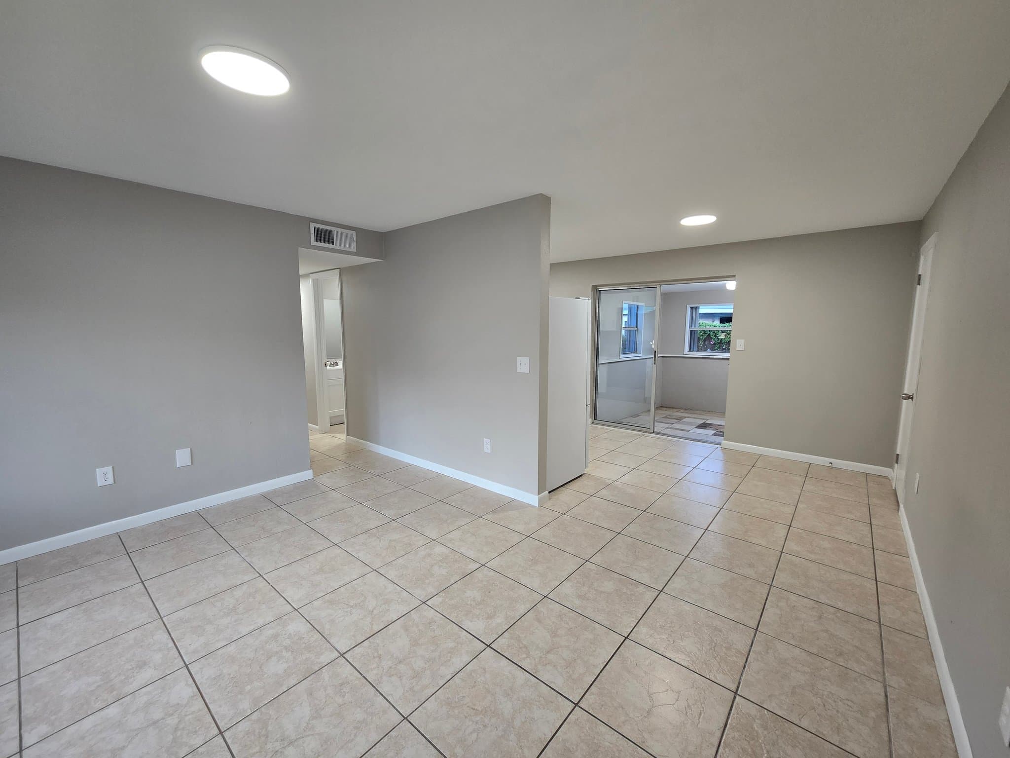 Melbourne House: 1857 Glenwood Dr
