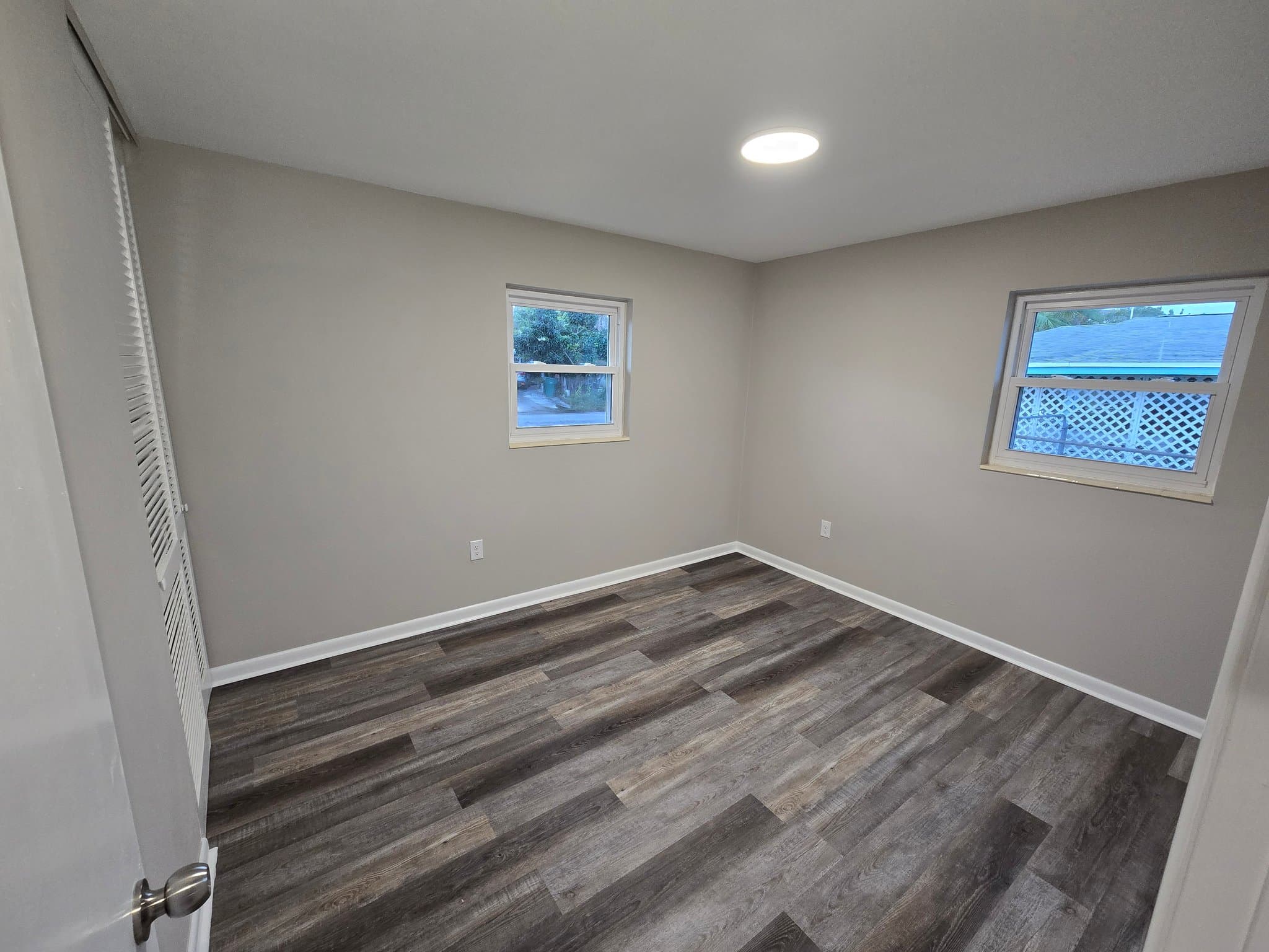 Melbourne House: 1857 Glenwood Dr