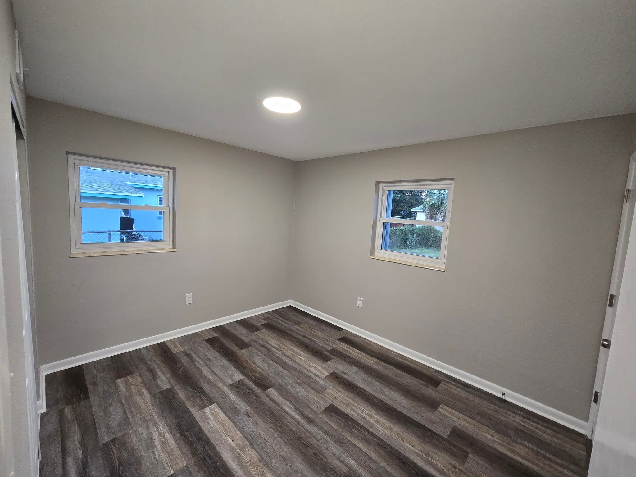 Melbourne House: 1857 Glenwood Dr