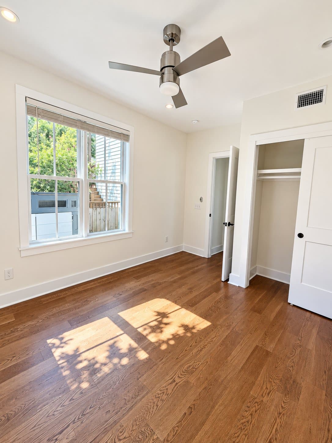 Charleston House: 13 Nunan Street