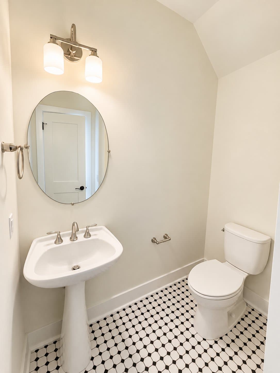 Charleston House: 13 Nunan Street