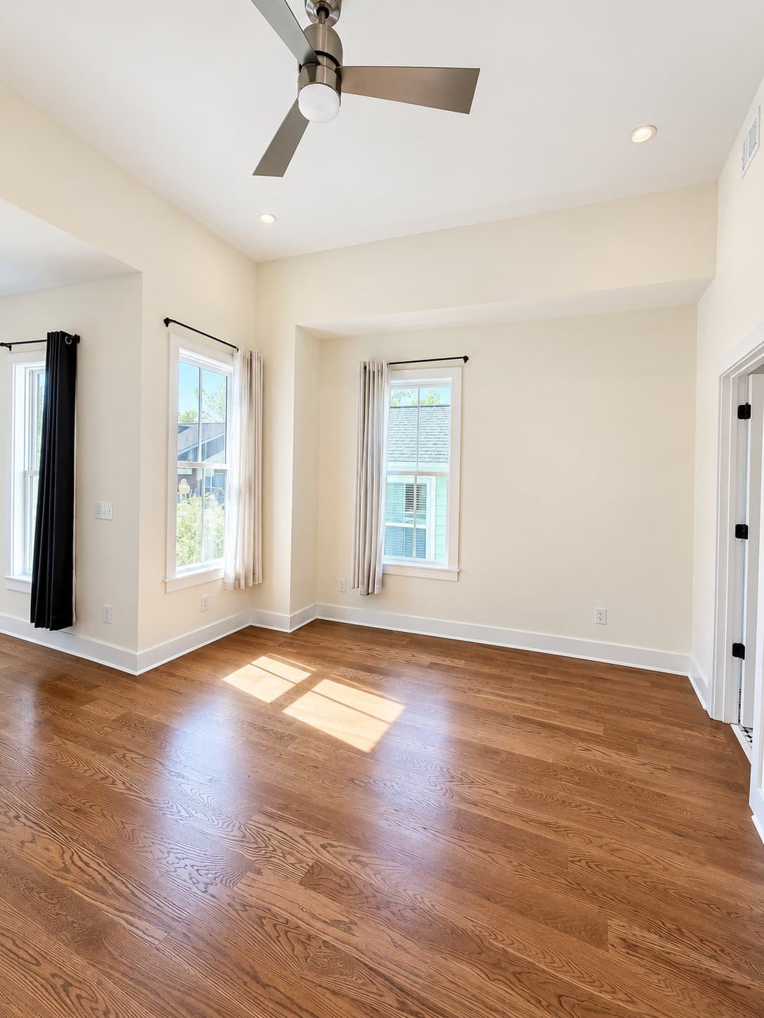 Charleston House: 13 Nunan Street