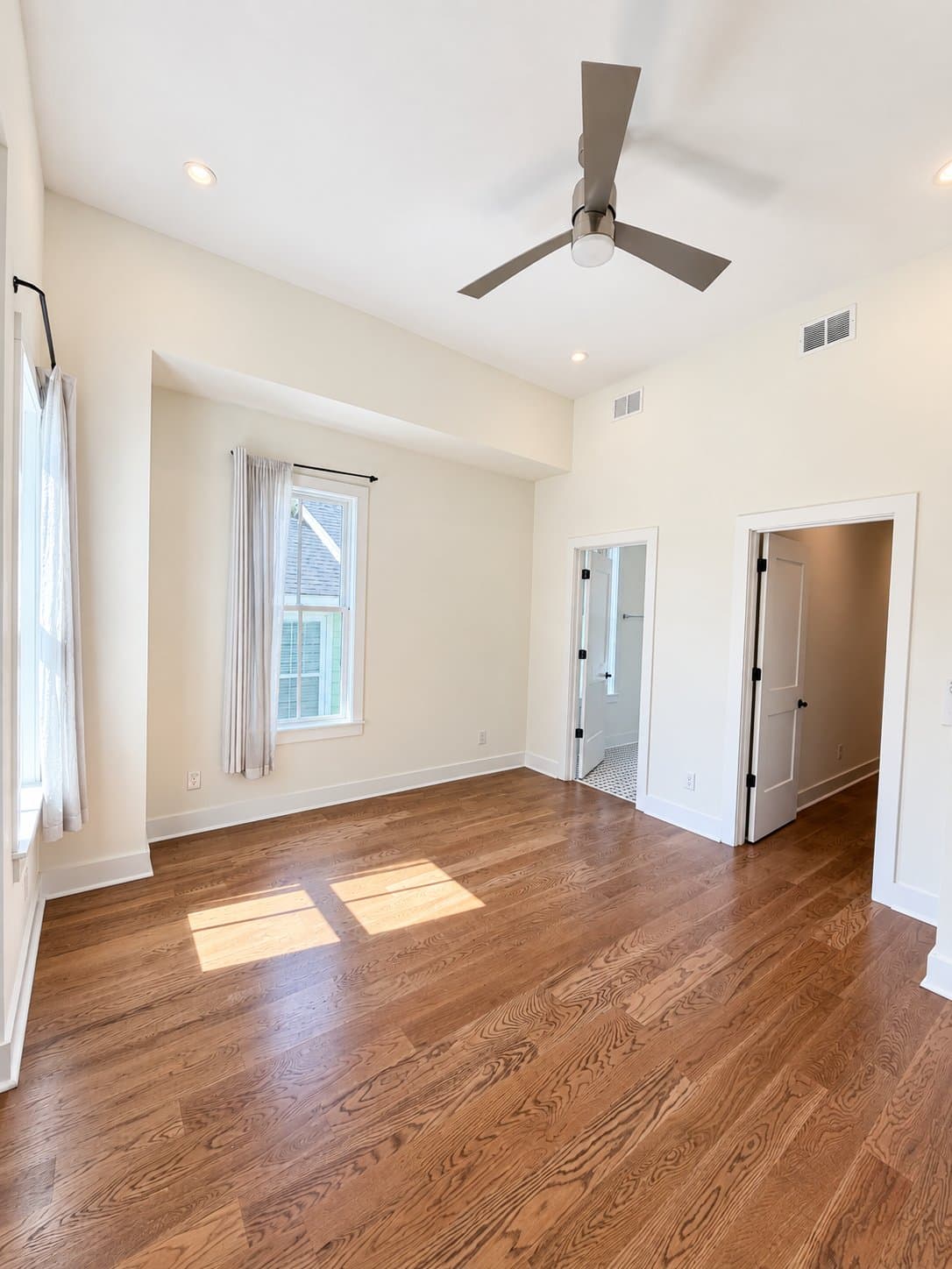 Charleston House: 13 Nunan Street