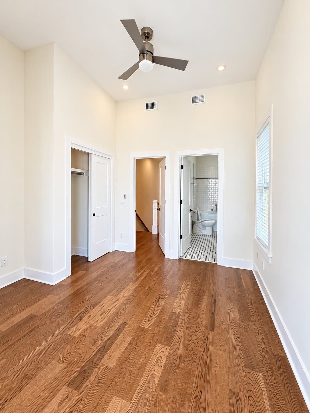 Charleston House: 13 Nunan Street