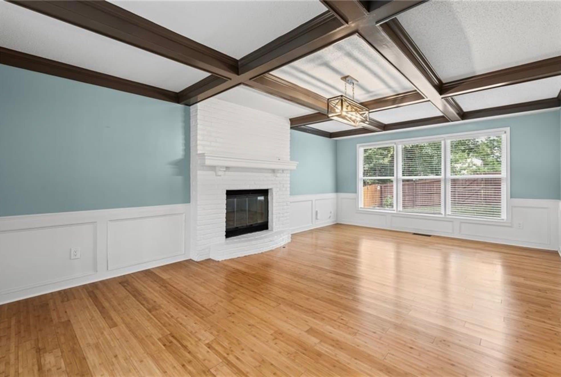 Lenexa House: 8933 Woodstone St