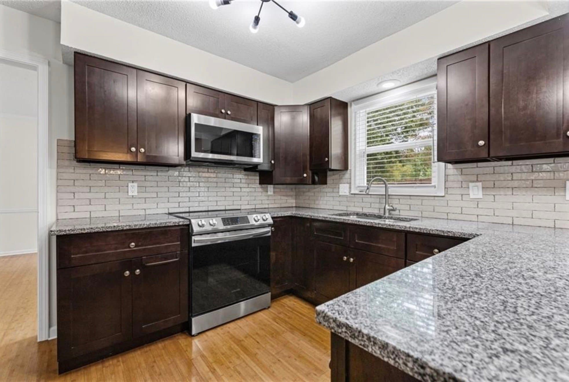 Lenexa House: 8933 Woodstone St