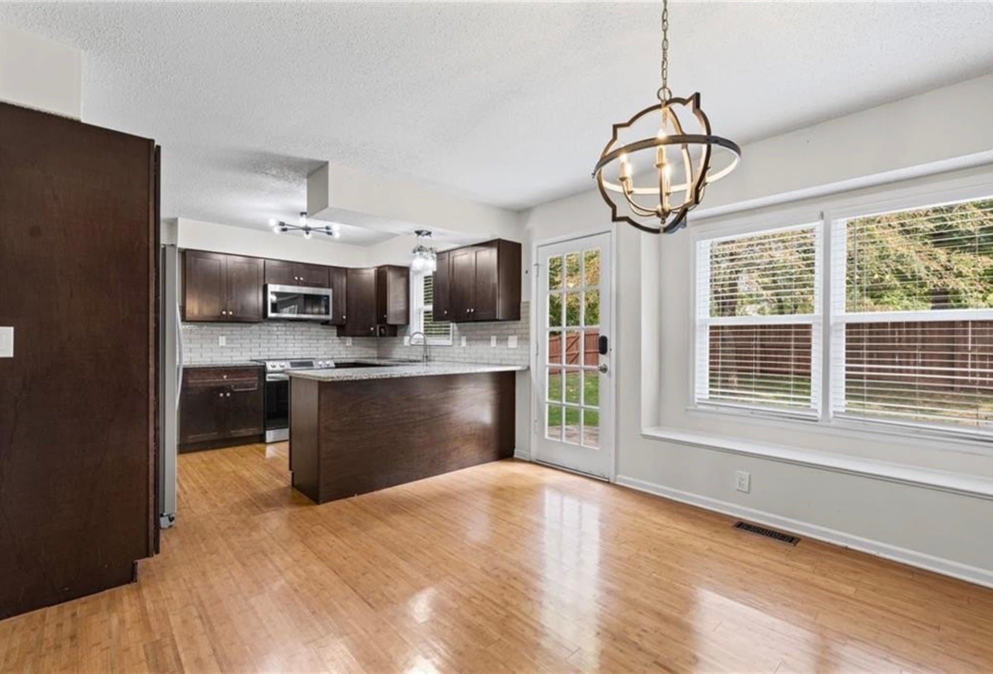 Lenexa House: 8933 Woodstone St