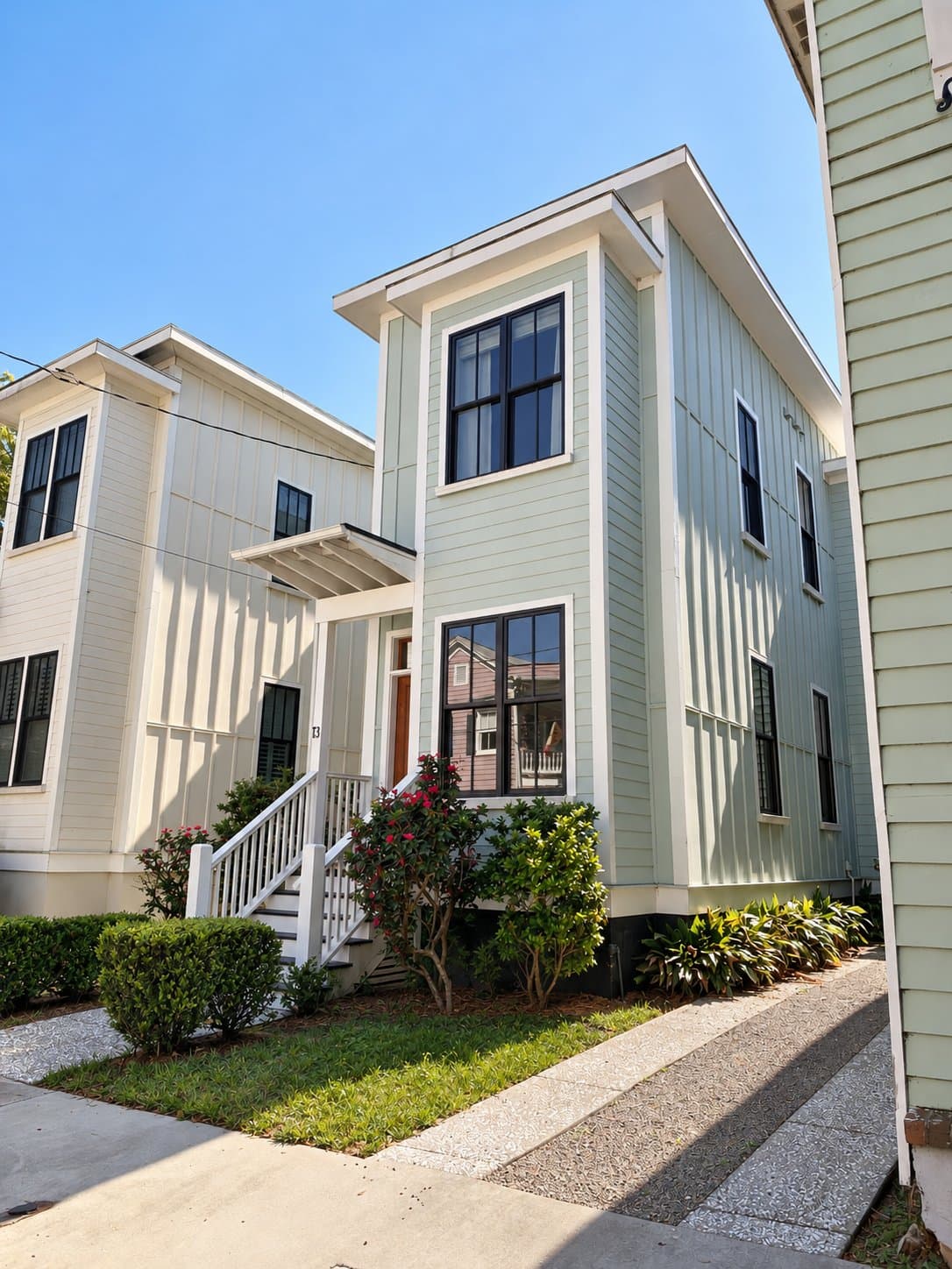 Charleston House: 13 Nunan Street