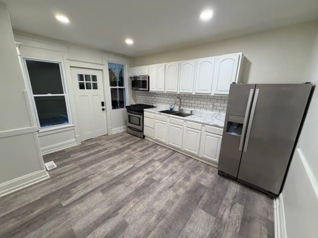 LaSalle Multiplex: 1564 LaHarpe st