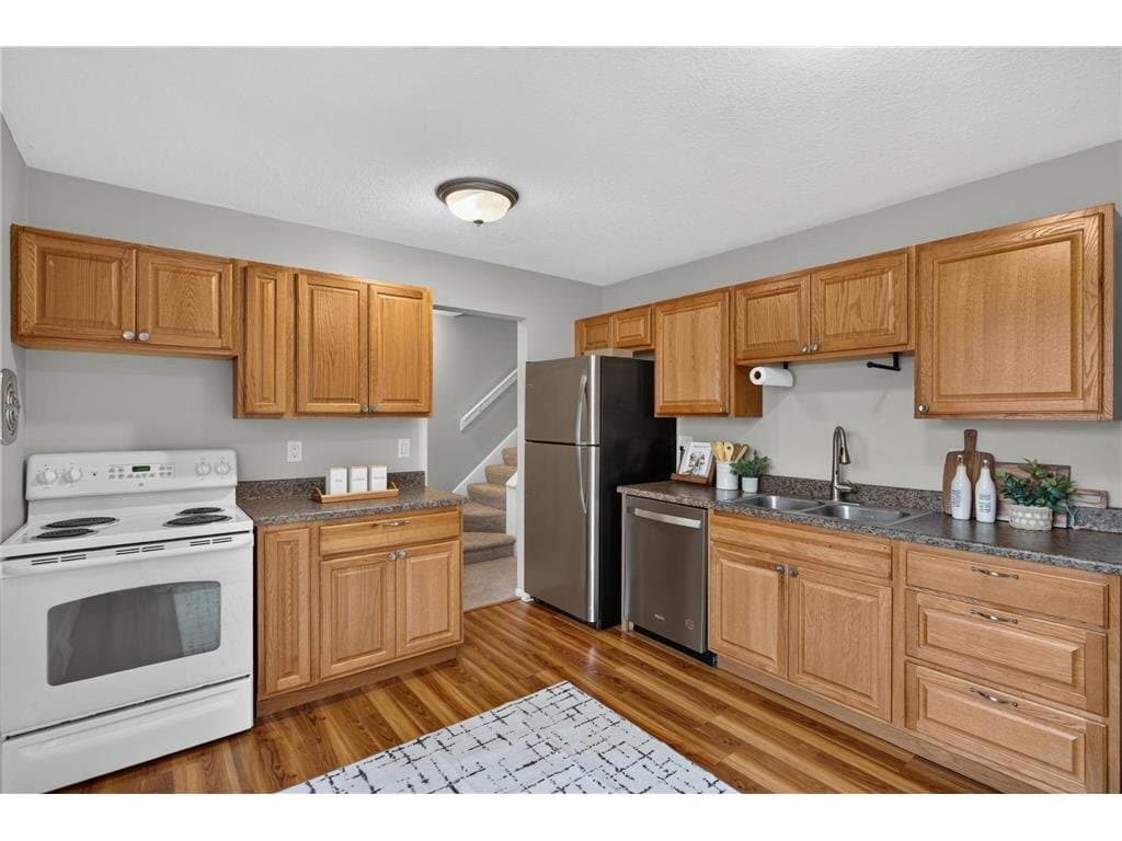 Maplewood Townhome: 456 Dorland Ct S.