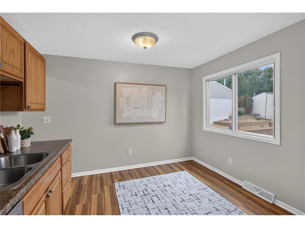 Maplewood Townhome: 456 Dorland Ct S.