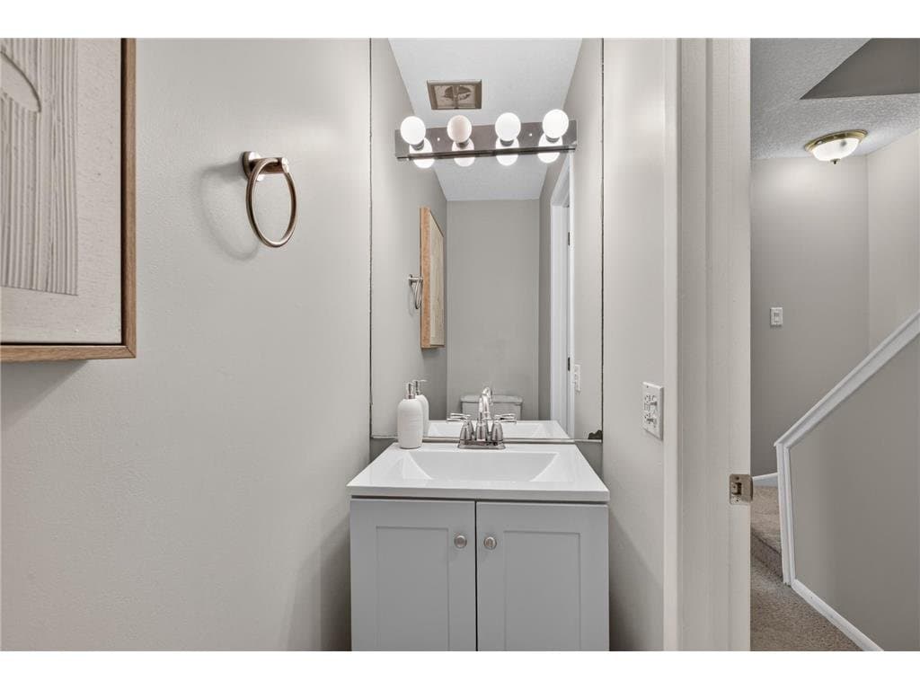 Maplewood Townhome: 456 Dorland Ct S.