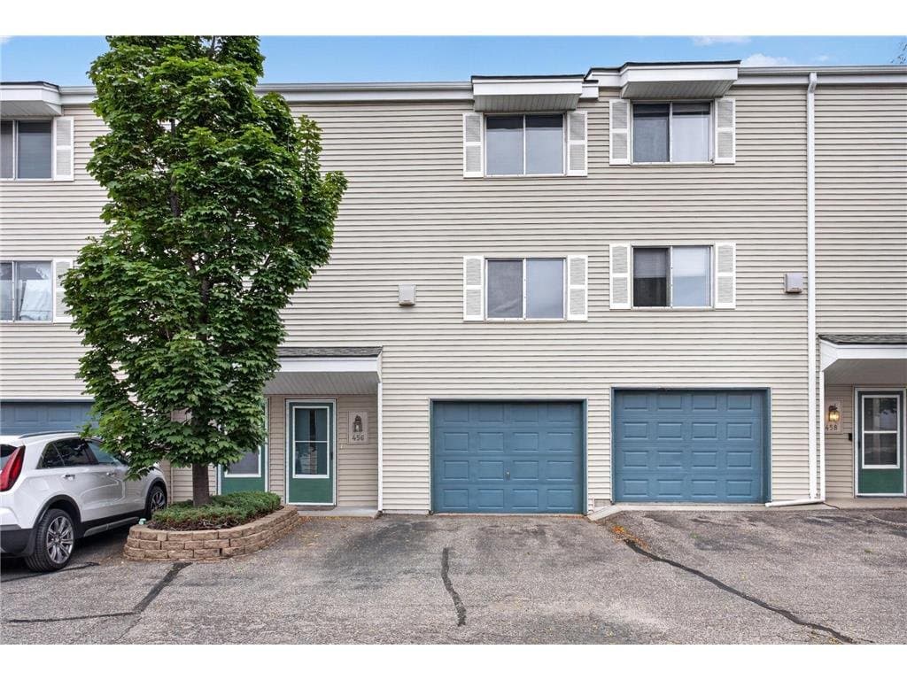 Maplewood Townhome: 456 Dorland Ct S.