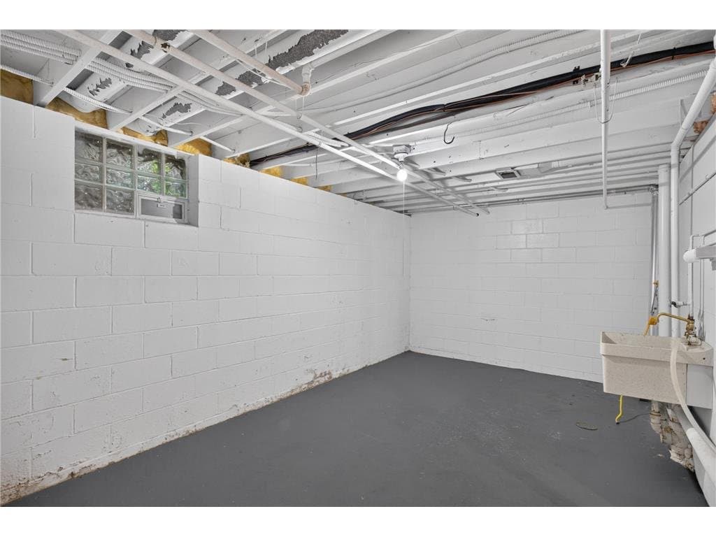 Maplewood Townhome: 456 Dorland Ct S.