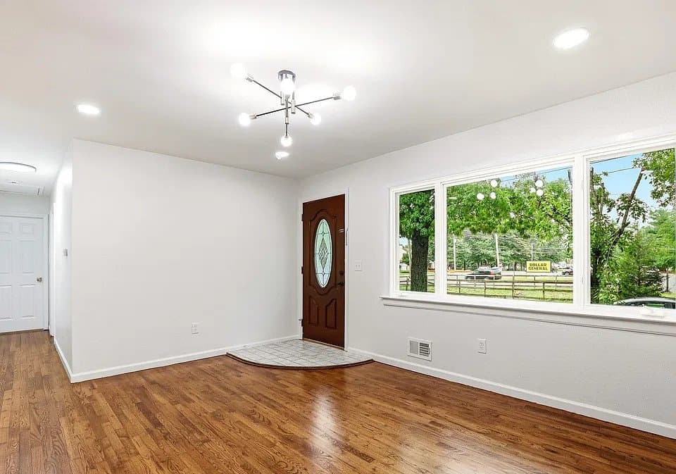 Manchester Township House: 3050 Richmond Ave